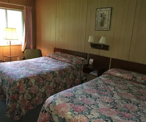 Photo 4 - Maples Motel