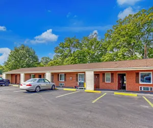 Photo 2 - OYO Palm Leaf Motel