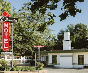 Photo 2 - El Bonita Motel