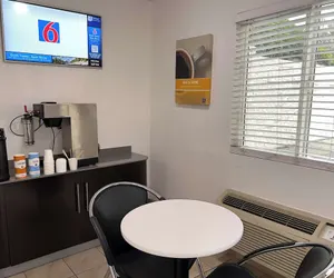 Photo 4 - Motel 6 Orange, CA - Anaheim