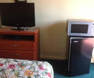 Photo 4 - Sunshine Inn of Daytona Beach