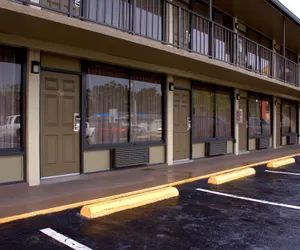 Photo 2 - Polynesian Inn
