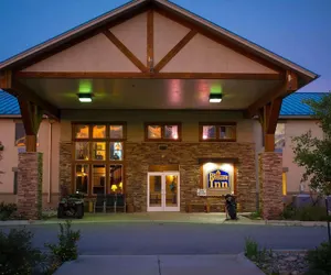 Photo 2 - A Riverside Inn Travelodge by Wyndham