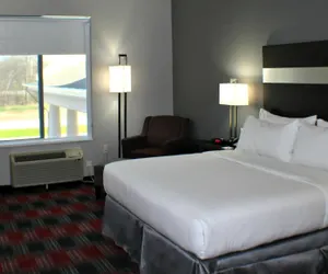 Photo 3 - Holiday Inn Express & Suites Bonham, an IHG Hotel