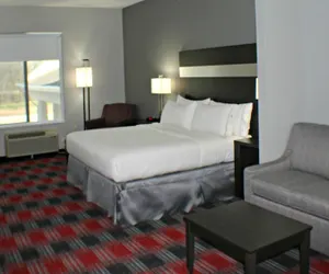 Photo 4 - Holiday Inn Express & Suites Bonham, an IHG Hotel