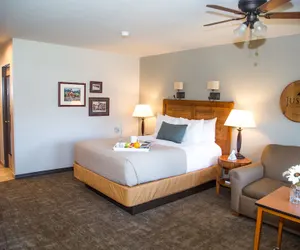 Photo 4 - Adelaide Inn