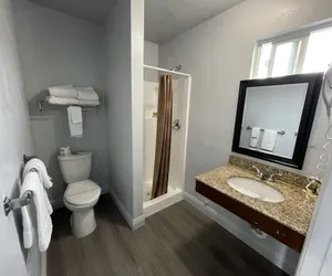 Photo 5 - Pacific Inn