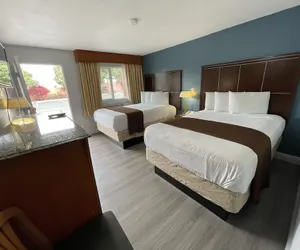 Photo 4 - Pacific Inn