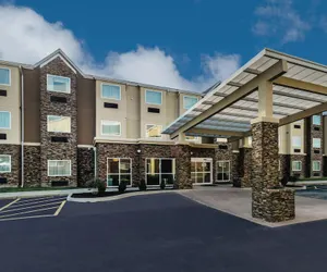 Photo 2 - La Quinta Inn & Suites by Wyndham Collinsville - St. Louis