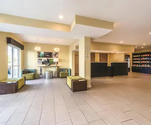 Photo 3 - La Quinta Inn & Suites by Wyndham Collinsville - St. Louis