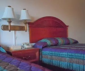Photo 4 - Bellevue High Country Motel
