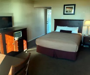 Photo 5 - Silver Sands Motel