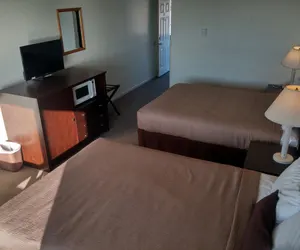 Photo 4 - Silver Sands Motel