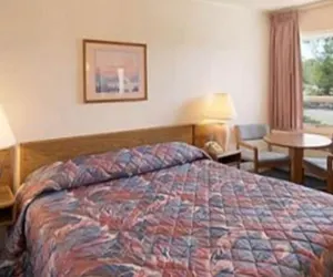 Photo 2 - Aspen Inn