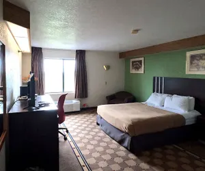 Photo 4 - Pleasant Stay Inn & Suites