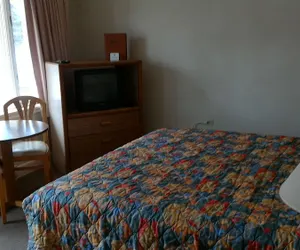 Photo 3 - Spruceglen Inn