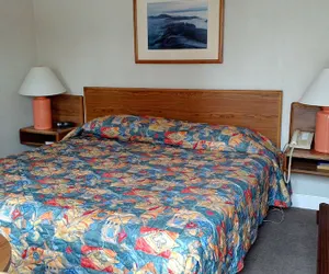 Photo 2 - Spruceglen Inn