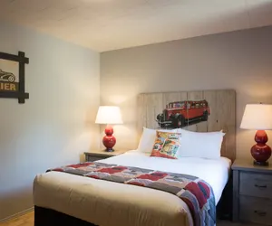 Photo 2 - Rising Sun Motor Inn and Cabins - Inside the Park