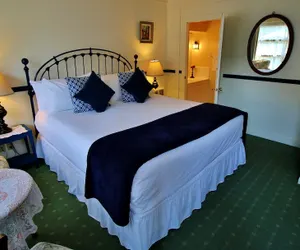 Photo 4 - Carmel Green Lantern Inn