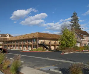 Photo 2 - Carson Valley Motor Lodge & Extended Stay