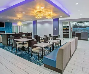 Photo 4 - La Quinta Inn & Suites by Wyndham Victoria - South