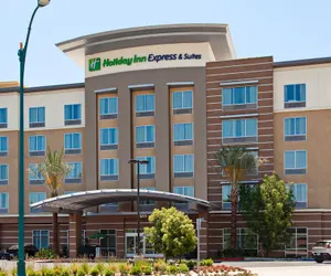 Photo 2 - Holiday Inn Express & Suites Anaheim Resort Area by IHG