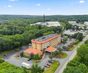 Photo 2 - Comfort Suites Near Casinos Norwich-Uncasville CT