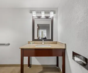 Photo 5 - Comfort Suites Near Casinos Norwich-Uncasville CT