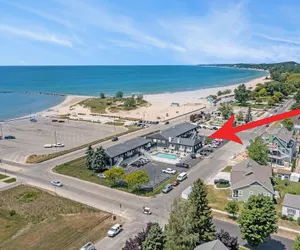 Photo 2 - Snyder's Shoreline Inn