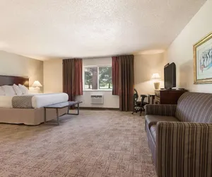 Photo 4 - SureStay Hotel by Best Western Thomson