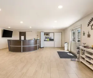 Photo 3 - SureStay Hotel by Best Western Thomson