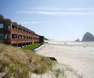 Photo 2 - Surfsand Resort