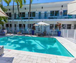 Photo 2 - Seaside All Suites Hotel