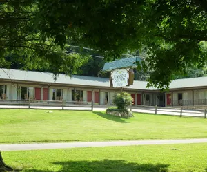 Photo 2 - Townsend Gateway Inn