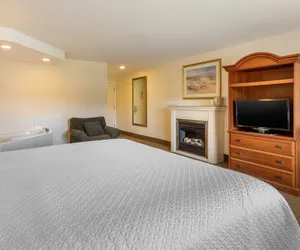 Photo 5 - Ogunquit Hotel & Suites