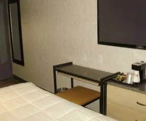 Photo 3 - Rodeway Inn Near JFK Airport