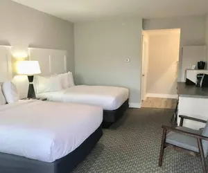 Photo 5 - Empire Lakeshore Inn