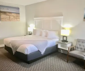 Photo 3 - Empire Lakeshore Inn