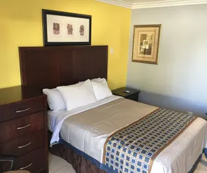 Photo 2 - Crenshaw Inn Motel