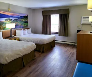 Photo 3 - Days Inn and Suites by Wyndham Downtown Missoula-University