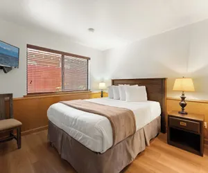 Photo 4 - Edgelake Beach Club