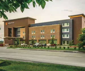 Photo 2 - La Quinta Inn & Suites by Wyndham College Station South