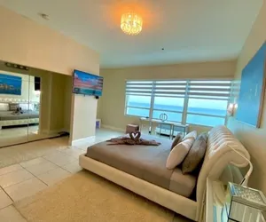 Photo 5 - Large Ocean front Penthouse