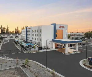 Photo 2 - Hampton Inn & Suites Bakersfield Central