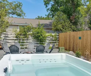 Photo 2 - Southern Vine Sip and Stay Combo