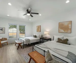 Photo 5 - Southern Vine Sip and Stay Combo