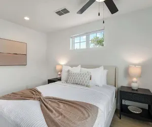 Photo 3 - Rosé Retreat: Luxurious Getaway for 6, Hot Tub, Steps to Main Street