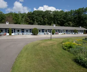 Photo 2 - The Governor's Rock Motel DF ROCKLLC