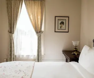 Photo 4 - The Bishop Hotel