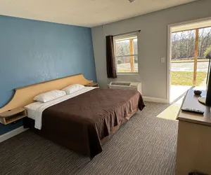 Photo 2 - Budget Inn